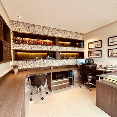 Casa com 165m², 3 quartos (sendo 3 suítes), 3 garagens, no bairro Estreito em Florianópolis