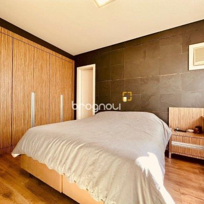 Casa com 165m², 3 quartos (sendo 3 suítes), 3 garagens, no bairro Estreito em Florianópolis