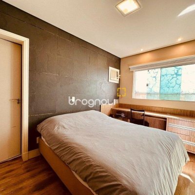 Casa com 165m², 3 quartos (sendo 3 suítes), 3 garagens, no bairro Estreito em Florianópolis
