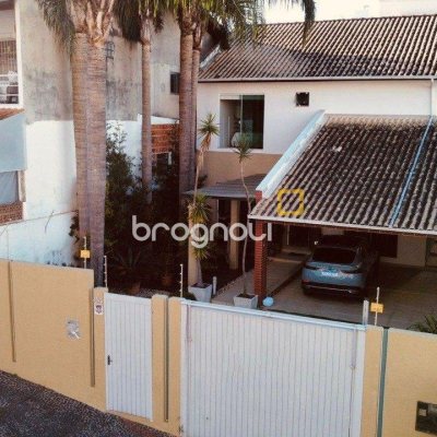 Casa com 165m², 3 quartos (sendo 3 suítes), 3 garagens, no bairro Estreito em Florianópolis
