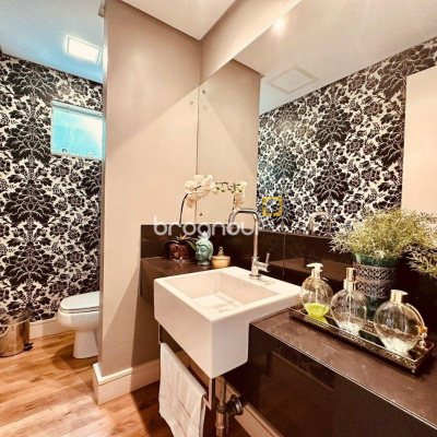 Casa com 165m², 3 quartos (sendo 3 suítes), 3 garagens, no bairro Estreito em Florianópolis