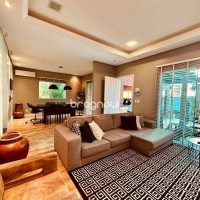 Casa com 165m², 3 quartos (sendo 3 suítes), 3 garagens, no bairro Estreito em Florianópolis
