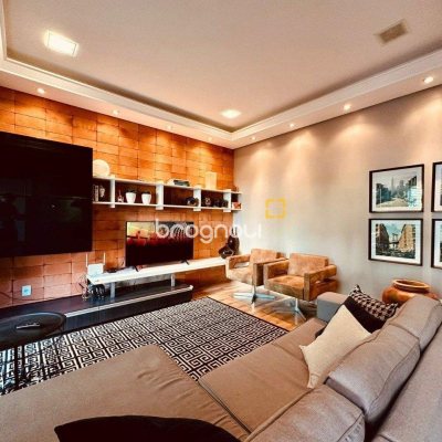 Casa com 165m², 3 quartos (sendo 3 suítes), 3 garagens, no bairro Estreito em Florianópolis