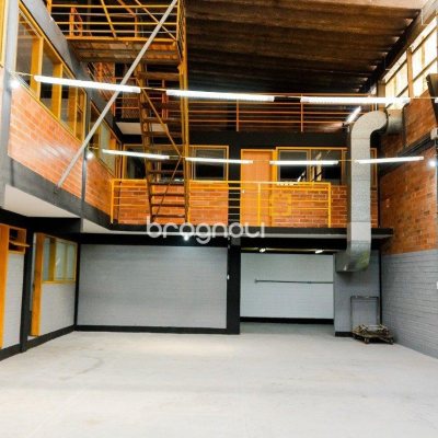Galpão com 474m², 5 garagens, no bairro Serraria em São José