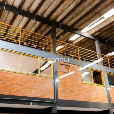 Galpão com 474m², 5 garagens, no bairro Serraria em São José