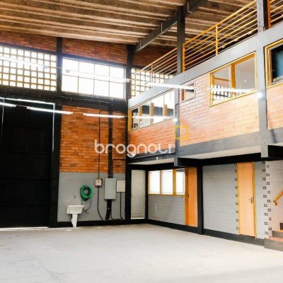 Galpão com 474m², 5 garagens, no bairro Serraria em São José