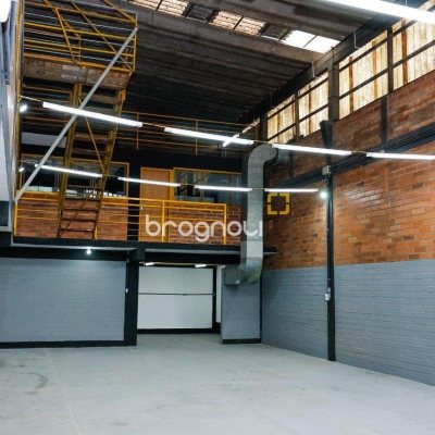 Galpão com 474m², 5 garagens, no bairro Serraria em São José