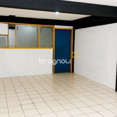 Galpão com 474m², 5 garagens, no bairro Serraria em São José