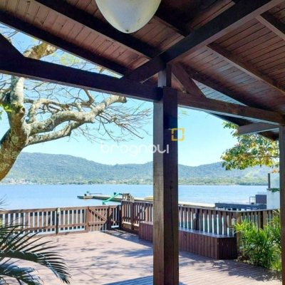 Casa com 200m², 5 quartos (sendo 1 suíte), 3 garagens, no bairro Lagoa da Conceição em Florianópolis