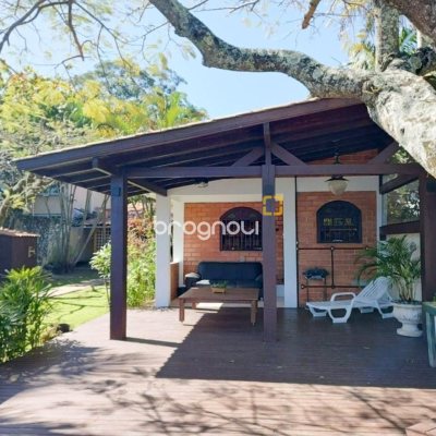 Casa com 200m², 5 quartos (sendo 1 suíte), 3 garagens, no bairro Lagoa da Conceição em Florianópolis