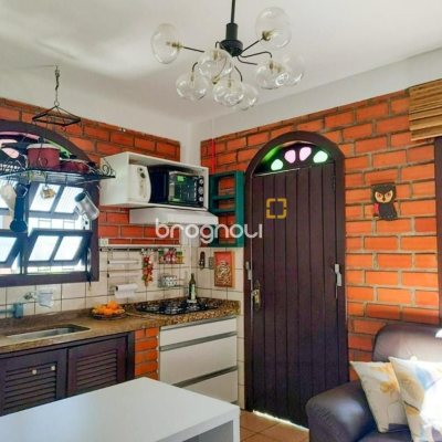 Casa com 200m², 5 quartos (sendo 1 suíte), 3 garagens, no bairro Lagoa da Conceição em Florianópolis