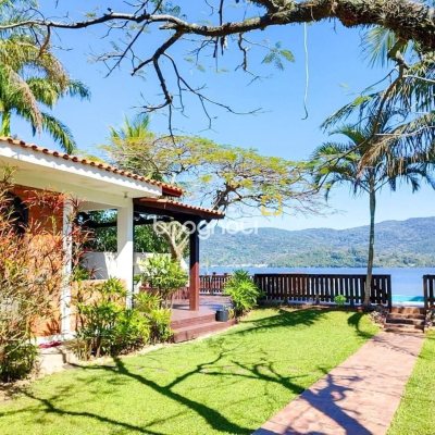 Casa com 200m², 5 quartos (sendo 1 suíte), 3 garagens, no bairro Lagoa da Conceição em Florianópolis