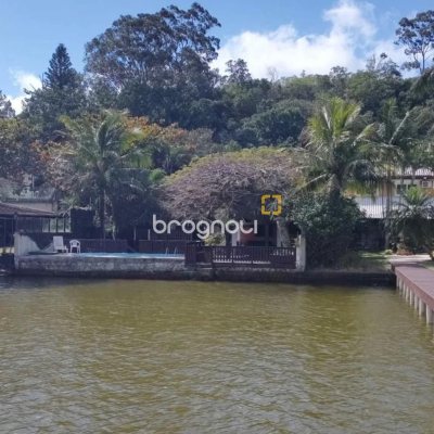 Casa com 200m², 5 quartos (sendo 1 suíte), 3 garagens, no bairro Lagoa da Conceição em Florianópolis