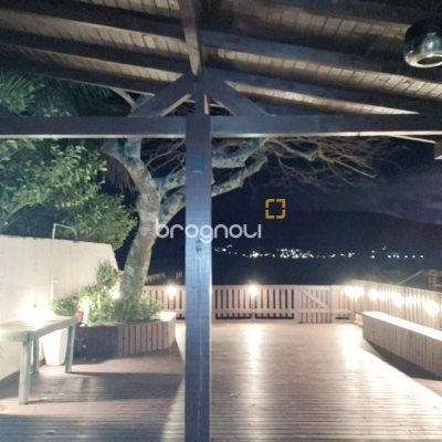 Casa com 200m², 5 quartos (sendo 1 suíte), 3 garagens, no bairro Lagoa da Conceição em Florianópolis