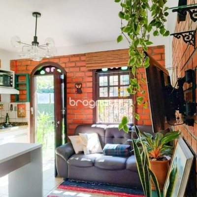 Casa com 200m², 5 quartos (sendo 1 suíte), 3 garagens, no bairro Lagoa da Conceição em Florianópolis