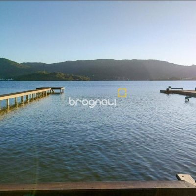 Casa com 200m², 5 quartos (sendo 1 suíte), 3 garagens, no bairro Lagoa da Conceição em Florianópolis