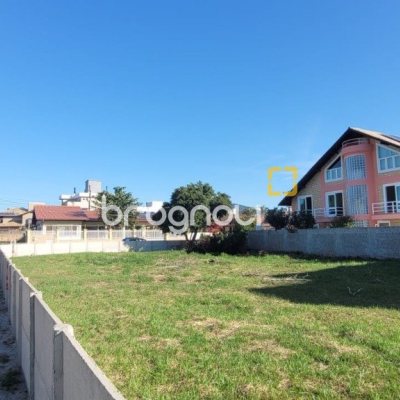 Terreno com 552m², no bairro Ingleses em Florianópolis