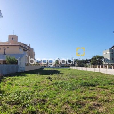 Terreno com 552m², no bairro Ingleses em Florianópolis