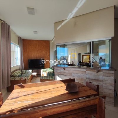 Casa com 281m², 4 quartos (sendo 2 suítes), 5 garagens, no bairro Morro da Cruz em Florianópolis