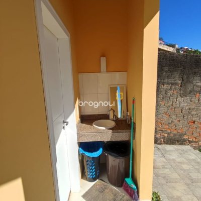 Casa com 281m², 4 quartos (sendo 2 suítes), 5 garagens, no bairro Morro da Cruz em Florianópolis