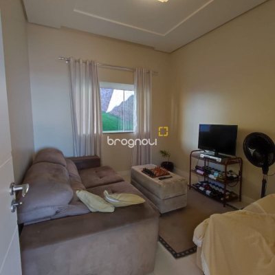 Casa com 281m², 4 quartos (sendo 2 suítes), 5 garagens, no bairro Morro da Cruz em Florianópolis