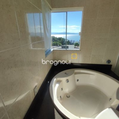 Casa com 281m², 4 quartos (sendo 2 suítes), 5 garagens, no bairro Morro da Cruz em Florianópolis