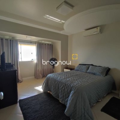 Casa com 281m², 4 quartos (sendo 2 suítes), 5 garagens, no bairro Morro da Cruz em Florianópolis