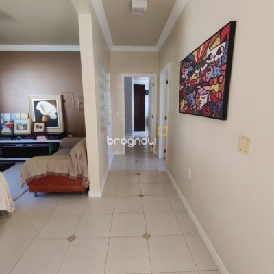 Casa com 281m², 4 quartos (sendo 2 suítes), 5 garagens, no bairro Morro da Cruz em Florianópolis