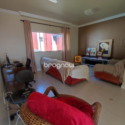 Casa com 281m², 4 quartos (sendo 2 suítes), 5 garagens, no bairro Morro da Cruz em Florianópolis