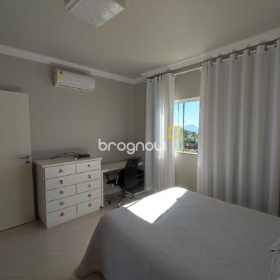 Casa com 281m², 4 quartos (sendo 2 suítes), 5 garagens, no bairro Morro da Cruz em Florianópolis