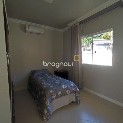 Casa com 281m², 4 quartos (sendo 2 suítes), 5 garagens, no bairro Morro da Cruz em Florianópolis