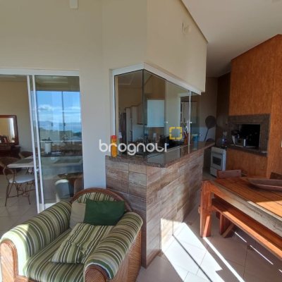 Casa com 281m², 4 quartos (sendo 2 suítes), 5 garagens, no bairro Morro da Cruz em Florianópolis