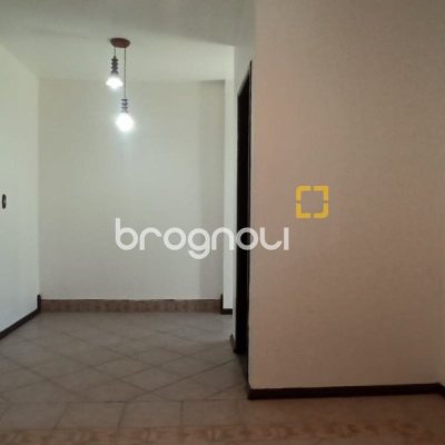 Casa com 170m², 4 quartos (sendo 2 suítes), 3 garagens, no bairro Pantanal em Florianópolis