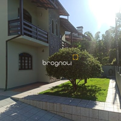 Casa com 170m², 4 quartos (sendo 2 suítes), 3 garagens, no bairro Pantanal em Florianópolis