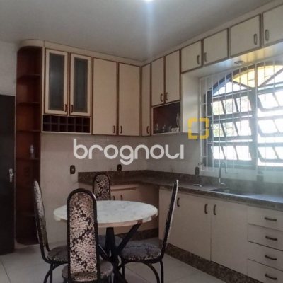 Casa com 170m², 4 quartos (sendo 2 suítes), 3 garagens, no bairro Pantanal em Florianópolis