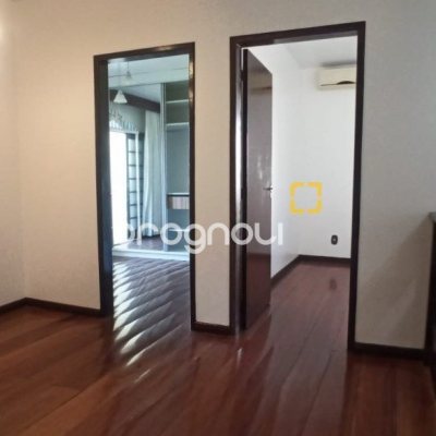 Casa com 170m², 4 quartos (sendo 2 suítes), 3 garagens, no bairro Pantanal em Florianópolis