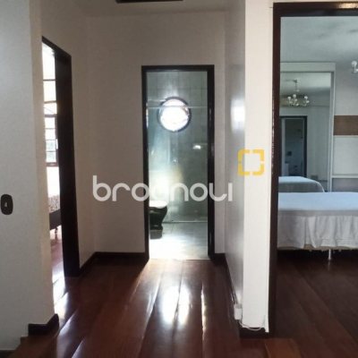 Casa com 170m², 4 quartos (sendo 2 suítes), 3 garagens, no bairro Pantanal em Florianópolis