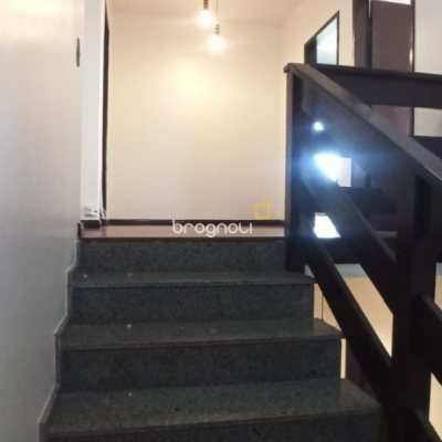Casa com 170m², 4 quartos (sendo 2 suítes), 3 garagens, no bairro Pantanal em Florianópolis