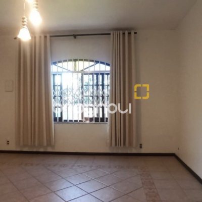 Casa com 170m², 4 quartos (sendo 2 suítes), 3 garagens, no bairro Pantanal em Florianópolis