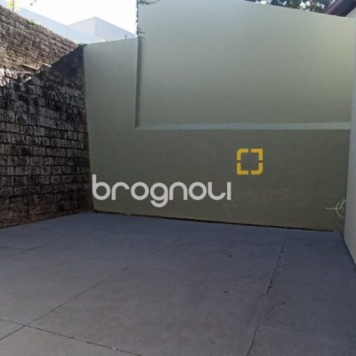 Casa com 170m², 4 quartos (sendo 2 suítes), 3 garagens, no bairro Pantanal em Florianópolis