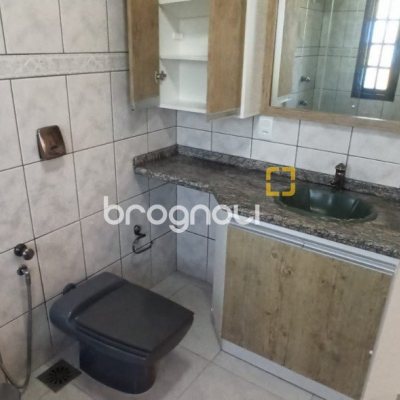 Casa com 170m², 4 quartos (sendo 2 suítes), 3 garagens, no bairro Pantanal em Florianópolis