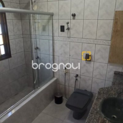 Casa com 170m², 4 quartos (sendo 2 suítes), 3 garagens, no bairro Pantanal em Florianópolis