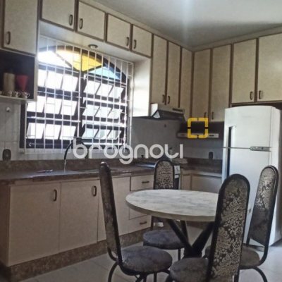 Casa com 170m², 4 quartos (sendo 2 suítes), 3 garagens, no bairro Pantanal em Florianópolis