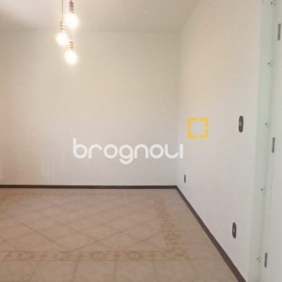 Casa com 170m², 4 quartos (sendo 2 suítes), 3 garagens, no bairro Pantanal em Florianópolis