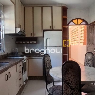 Casa com 170m², 4 quartos (sendo 2 suítes), 3 garagens, no bairro Pantanal em Florianópolis