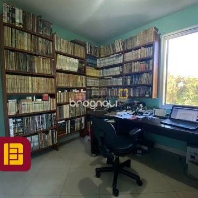 Apartamento com 102m², 3 quartos (sendo 1 suíte), 1 garagem, no bairro Agronômica em Florianópolis