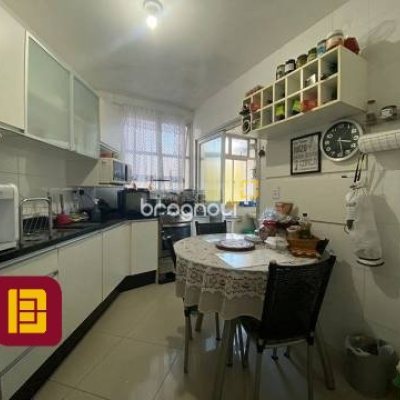 Apartamento com 102m², 3 quartos (sendo 1 suíte), 1 garagem, no bairro Agronômica em Florianópolis