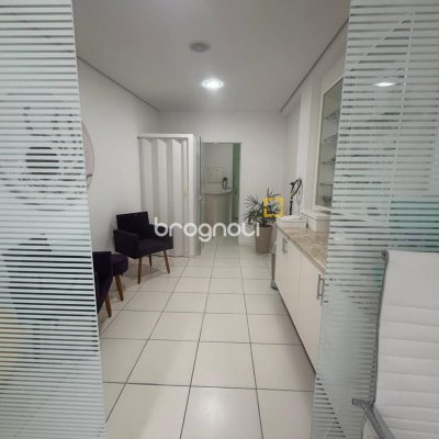 Sala com 37m², 1 garagem, no bairro Córrego Grande em Florianópolis