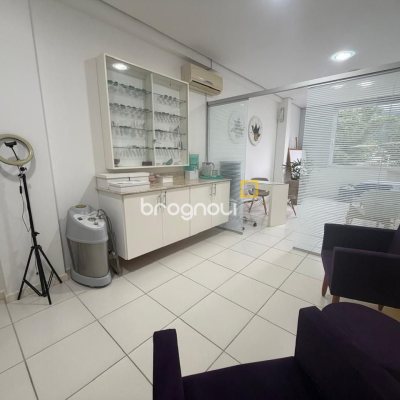 Sala com 37m², 1 garagem, no bairro Córrego Grande em Florianópolis