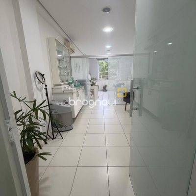 Sala com 37m², 1 garagem, no bairro Córrego Grande em Florianópolis